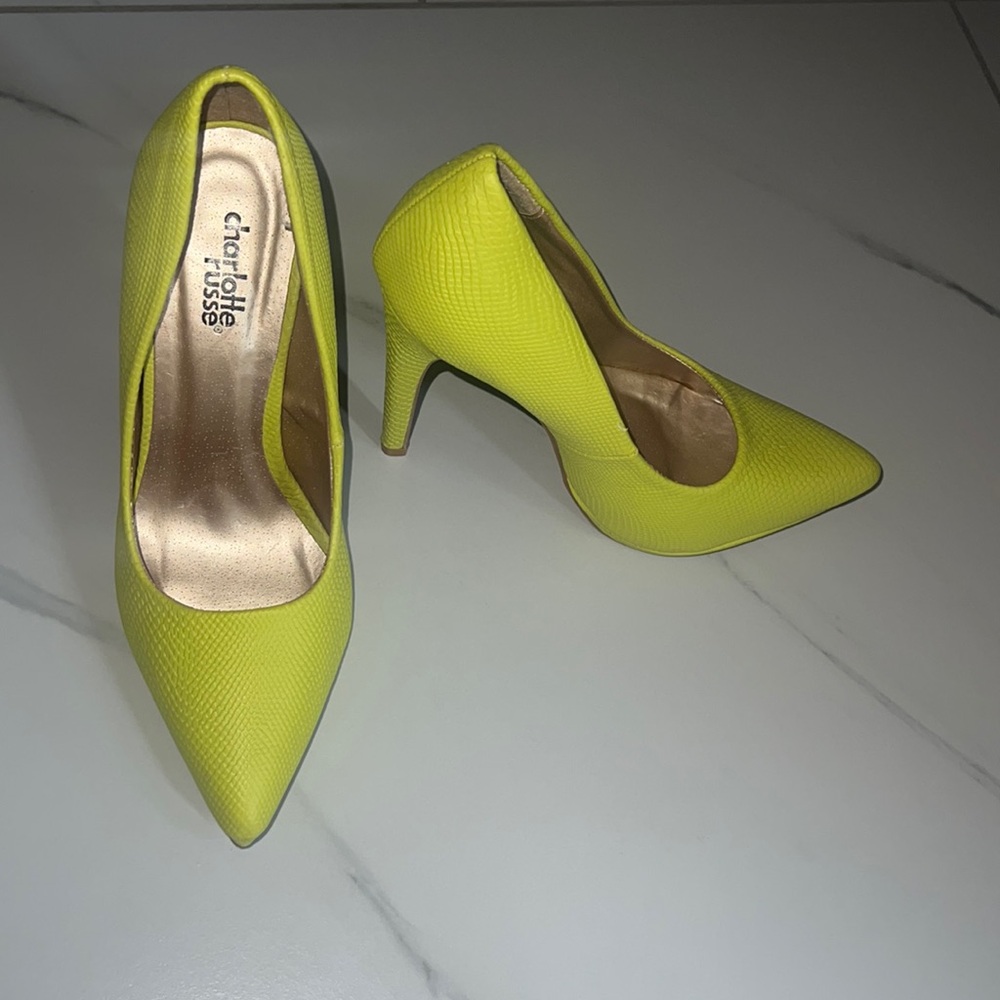 Charlotte Russe lemon lime snake print pumps